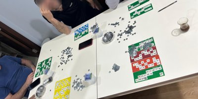 Kumar oynatıp canlı yayınladı, polis baskın yaptı