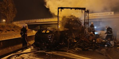 Otoyolda facianın eşiğinden dönüldü: Tıra çarpan cip yanarak küle döndü