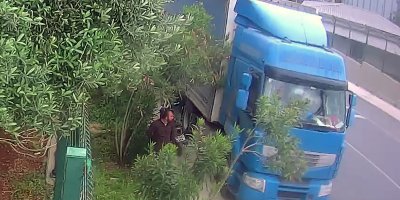 Tırın camını kırıp telefon çaldı, o anlar kameraya yansıdı