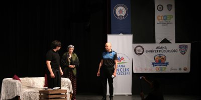 Polis ile öğrenciler aynı sahneyi paylaştı