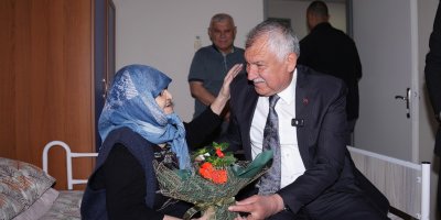 Başkan Zeydan Karalar, huzurevi sakinlerini ziyaret etti