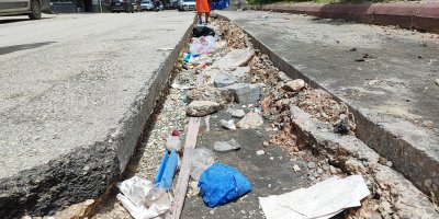 Seyhan Belediyesi yolu yapmadı, vatandaşla muhtar karşı karşıya geldi