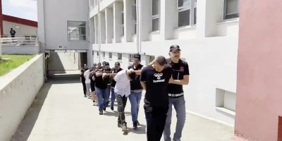 Adana'da kilolarca esrar, bonzai ve binlerce hap ele geçirildi: 55 kişi tutuklandı