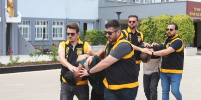 Adana'da iş adamına tuzak: 600 bin TL'den fazla parası gasbedildi