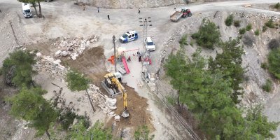 Ekipler günlerdir mesai yapıyor: Köylerin yarım asırlık yol sorunu çözülüyor