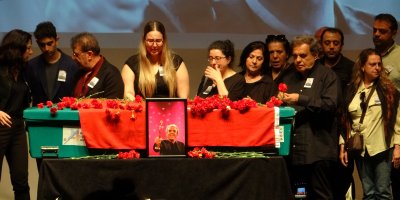 Ünlü yönetmen Ali Özgentürk memleketinde son yolculuğuna uğurlandı