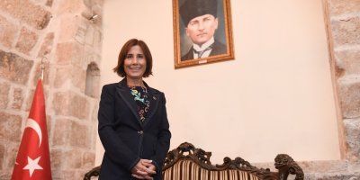 Oya Tekin ''Atatürk'ün 'Bütün ümidim gençliktedir'' sözünü rehber ediniyoruz''