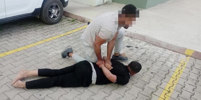 Uyuşturucu koltuğun altından çıktı: Kaçmaya çalışan 2 şüpheli yakalandı