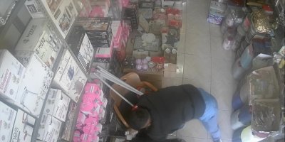 Üç iş yerini soydu, "İş yerlerine bir şeyler sormak için girdim" dedi