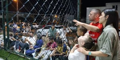 Adana'da evlilik yıldönümü! Kozanlı öğretmen 10. yılını kutladı