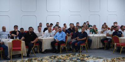 Ceyhan Belediye Başkanı Kadir Aydar, müteahhitlerle bir araya geldi