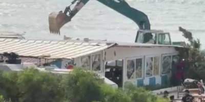 Adana Karataş'ta baraka restoranlar yıkılıyor