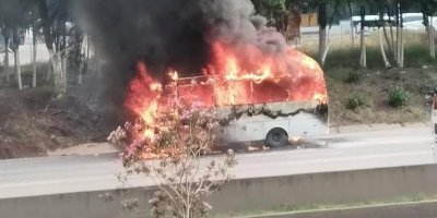 İşçi servisi alev alev yandı