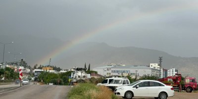 Yağmur sonrası gökkuşağı şöleni