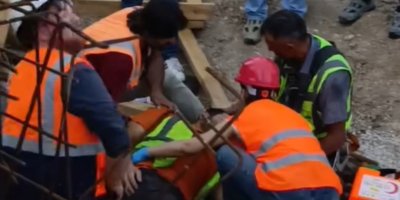 Kalıbın yan yatması sonucu 2 inşaat işçisi yaralandı