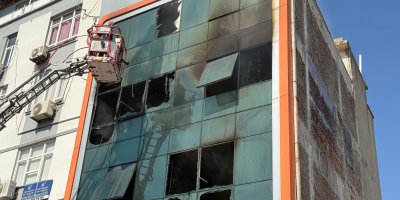 İş merkezindeki imalathanede çıkan yangın kontrol altına alındı