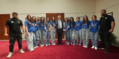 Adana Büyükşehir Belediyesi U18 Kızlar Basketbol Takımı Türkiye 3’üncüsü oldu.