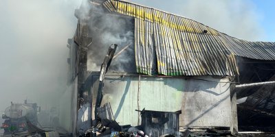 Adana'da geri dönüşüm fabrikasındaki yangın kontrol altına alındı