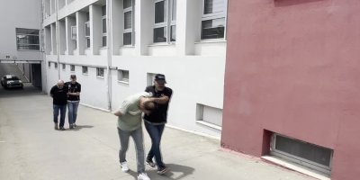 Adana'da 'satmıyoruz, kullanıyoruz' diyen 2 torbacı tutuklandı