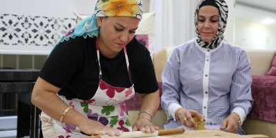 Adanalı kadınların 'ev baklavası' mesaisi