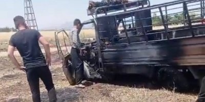 Kamyonet yanarak kullanılamaz hale geldi