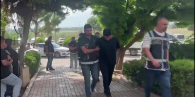 Adana'da çelik yelek ve silahlar ele geçirildi