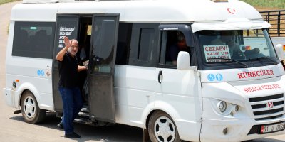 Adana'da tahliyeler başladı: Cezaevinden çıkanlar yakınlarıyla hasret giderdi