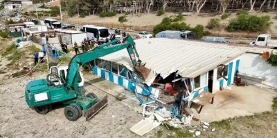 Vali Köşger: Adana'nın sahil şeridinde 138 kaçak yapı yıkıldı