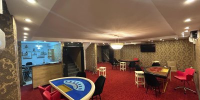 Okul bitişiğinde kumarhane açtılar, tavandan cephanelik çıktı: 5 tutuklama