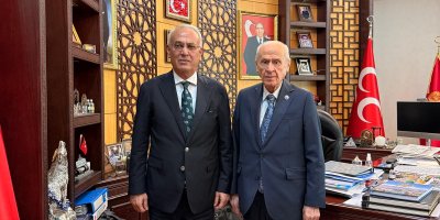 MHP Lideri Devlet Bahçeli’ye Adana’dan ''Yatağan Kılıcı'' hediye edildi!