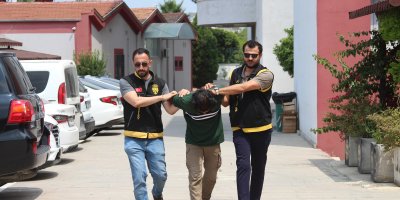 Adli kontrolle serbest kalmıştı, yeni görüntüleri çıktı: Yaşlı adamı da sopayla dövmüş