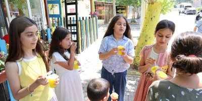 Adanalı öğrencileri serinleten karne hediyesi