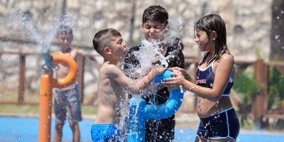 Çukurova’da su oyun parkları açıldı