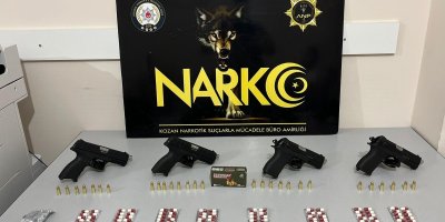 Polisin uyarı ateşiyle durdurulan araçtan uyuşturucu ve silahlar çıktı