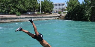Adana'da tehlikeli serinlik: Gençler ve çocuklar ölümle burun buruna