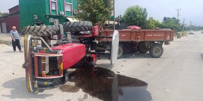 Otomobille çarpışan traktör devrildi: 2 kişi yaralandı