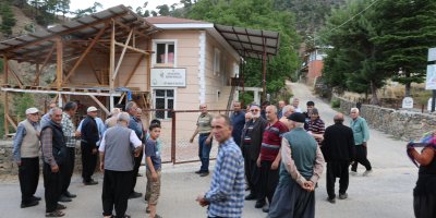 Vatandaşların köy adına alındığını  sandıkları konak, eski muhtarın çıktı