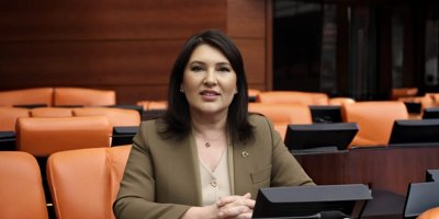 Sunay Karamık: “Çocuklarımız Kirli Siyasi Polemiklerin Parçası Olamaz”