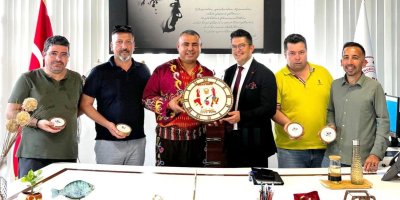 Kültür ve Turizm il müdürüne, yöresel kıyafetli ziyaret 