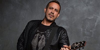 Adanalı Sanatçı yine elini taşın altına koydu