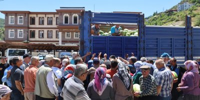 20 ton karpuz ücretsiz dağıtıldı