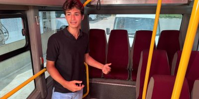 Dolmuşta 700 doları düşürdü, diğer yolcu kendi parası gibi cebine attı