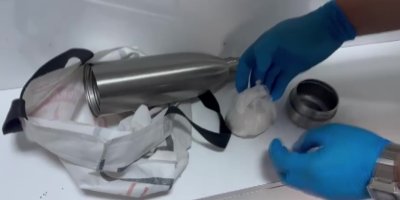 Termosa zulaladığı uyuşturucuyu polis buldu, 'içiciyim' savunması yaptı