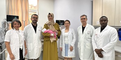 Başkent Hastanesinde hayat kurtaran operasyon: Anne ve bebeği yaşama tutundu