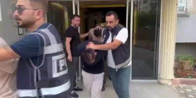 Adana'da film gibi uyuşturucu operasyonu: Kaçarken polis aracına çarptı