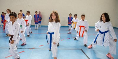 Seyhan'da ücretsiz Yaz Spor Okulları büyük ilgi görüyor