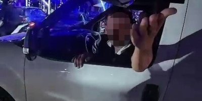 Motosikletlinin önünü kestiler