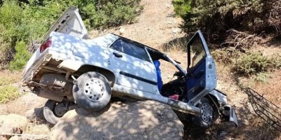Otomobil şarampole devrildi: 2 kişi yaralandı