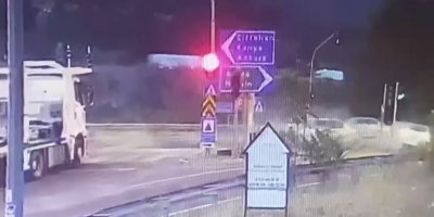 Kırmızı ışıkta geçen otomobil, araca çarptı: 5 yaralı