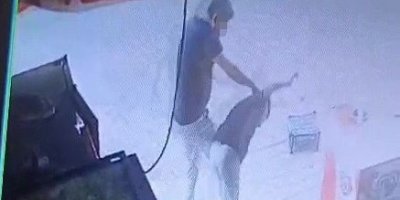 Sipariş verdiği marulu beğenmeyen müşteri, market çalışanı çocuğu darp etti